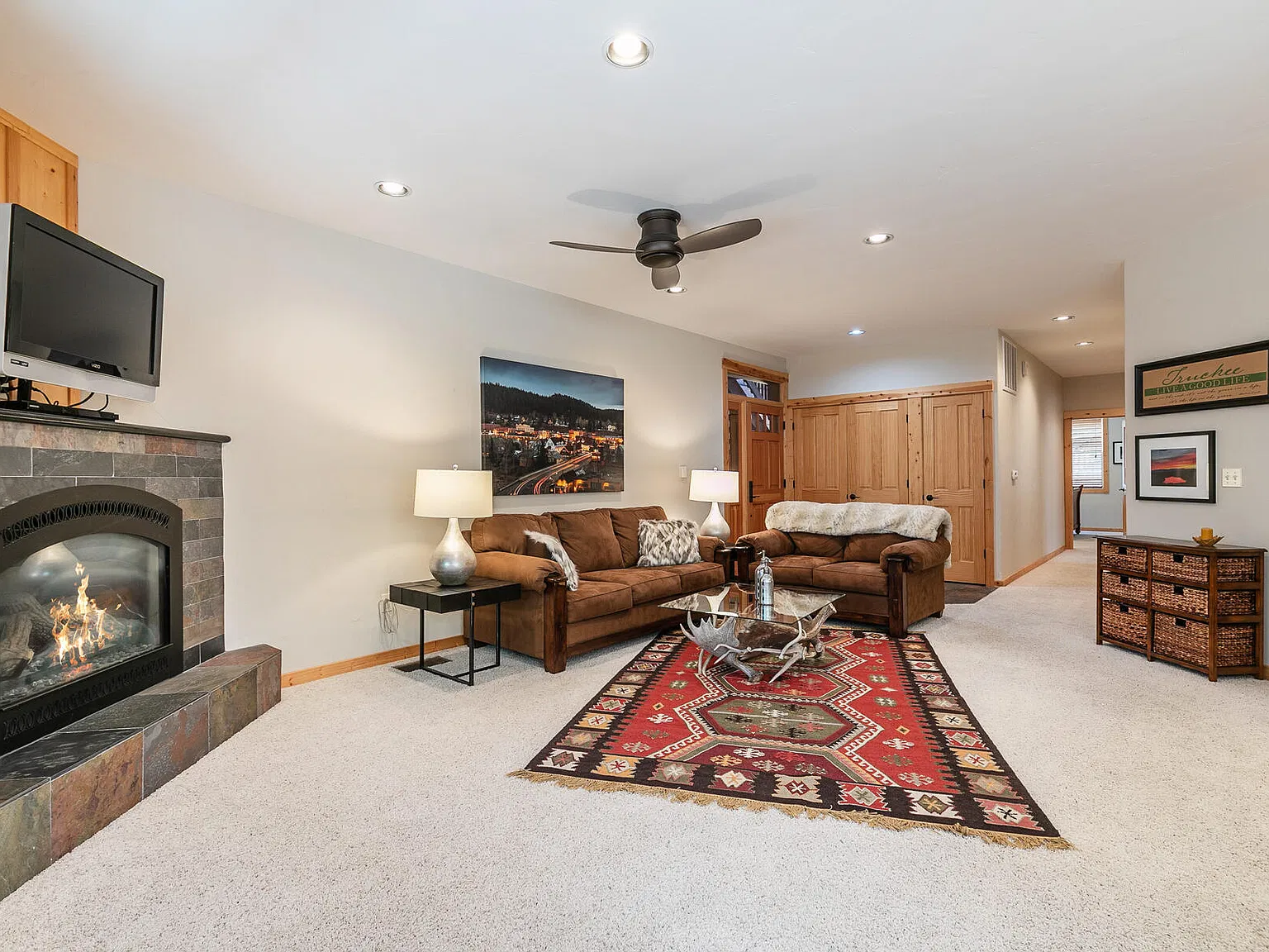 3 bed, 1356 sqft, $3,295 — Photo 4