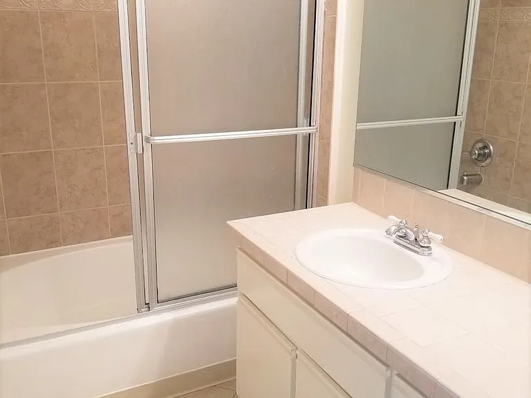 1031 N Crescent Heights Blvd — Photo 38