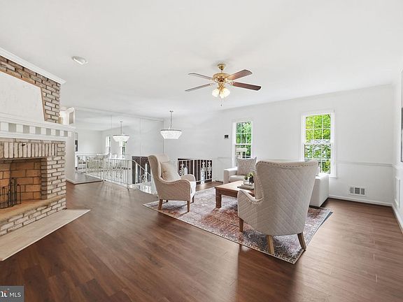 4th image of 11807 Fairgreen Ln