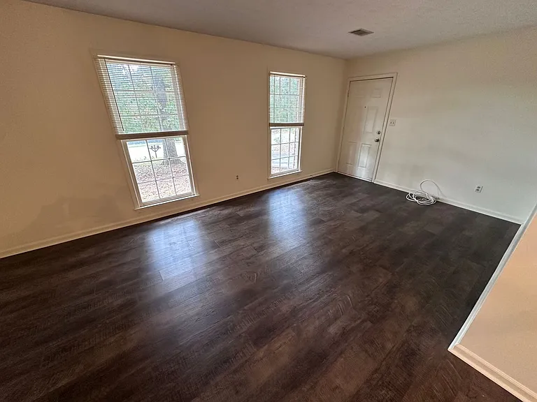 505 Chateau Dr SE — Photo 8