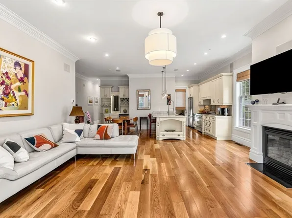 322-324 W 4th St Unit 2, Boston, MA 02127