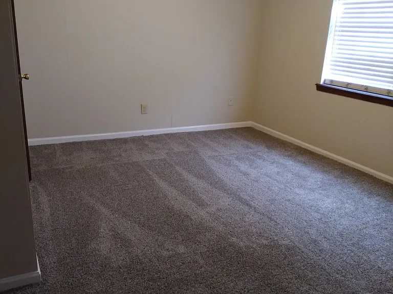 922 NW 21st St #9 — Photo 2