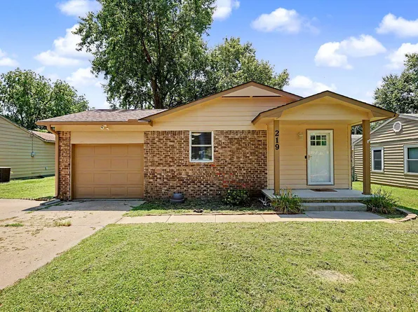 219 E Random Rd, El Dorado, KS 67042