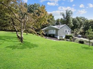 17 Bellows Ln, Monsey, NY 10952
