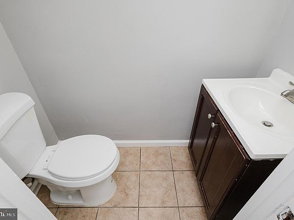 3rd image of 330 Sweet Briar Ct