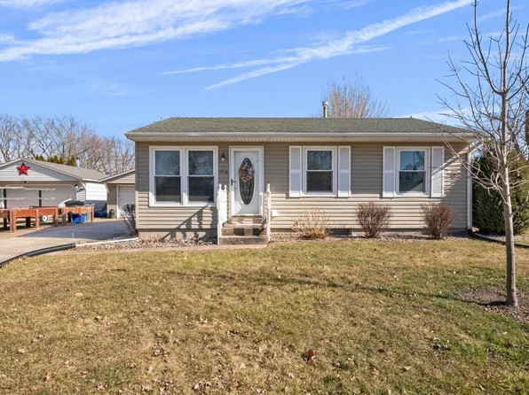 1913 3rd St W, Milan, IL 61264