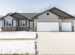 2400 Snapdragon Cir SW, Cedar Rapids, IA 52404