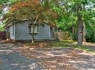 121 Revilo Ave, Shirley, NY 11967