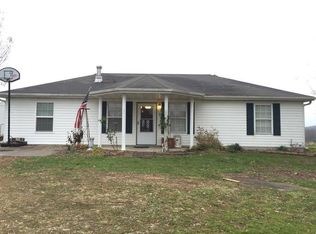 1942 Farmland Rd, Marshfield, MO 65706