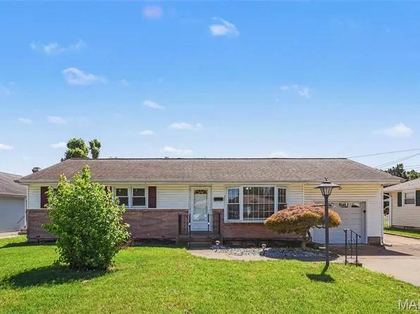 250 Monterey Dr, Florissant, MO 63031