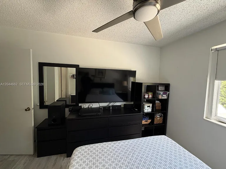 2401 SW 16th Ct — Photo 40
