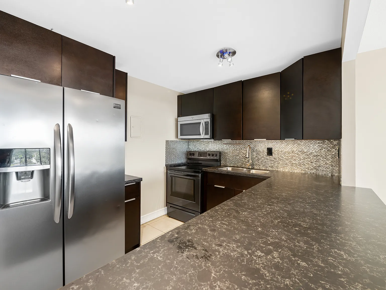 1 bed, 1.5 bath, 780 sqft, $1,995 — Photo 3