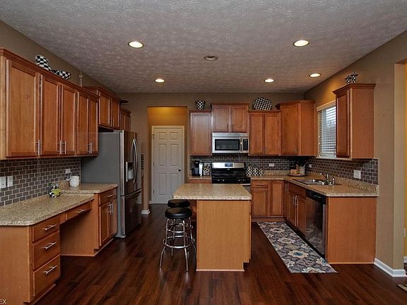 5th image of 10413 Tolland Dr