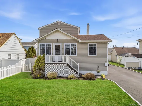 58 Wilson Avenue, Amity Harbor, NY 11701