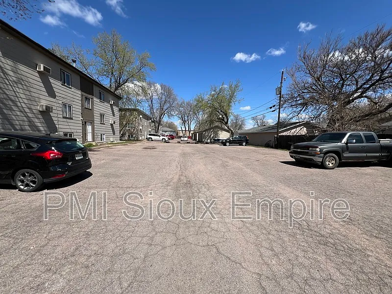2 bed, 1.0 bath, 700 sqft, $800 — Photo 4