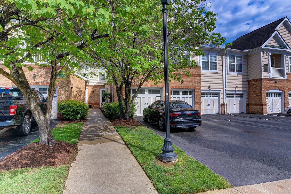 Building Photo - 43920 Hickory Corner Ter #109
