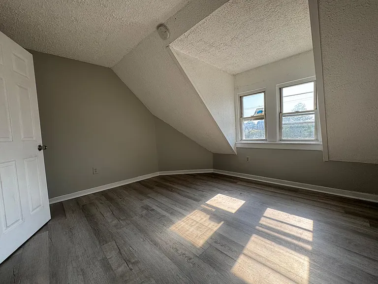 1092 E Main St #2R — Photo 23