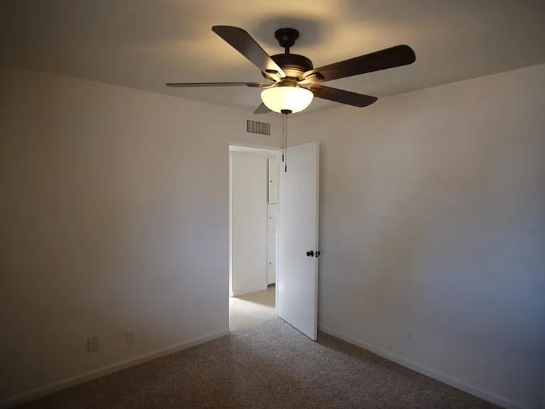 721 E Joan Pl — Photo 21
