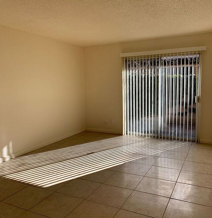 1st image of 537 Palomas Dr SE