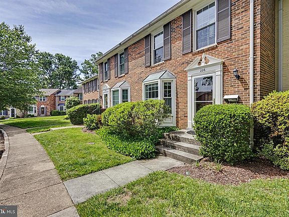 2nd image of 226 Commons Dr NW