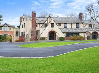 21 Calhoun Dr, Greenwich, CT 06831