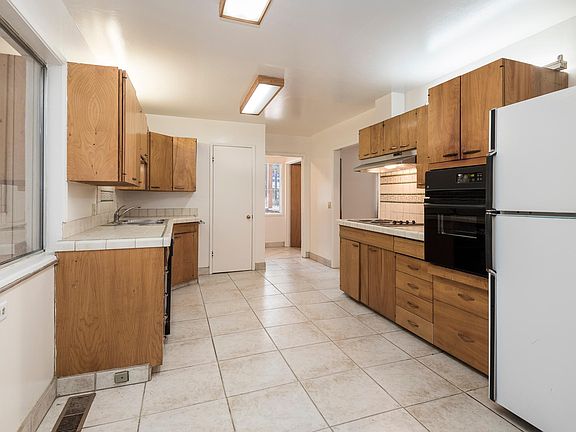3rd image of 601 Olympic Dr