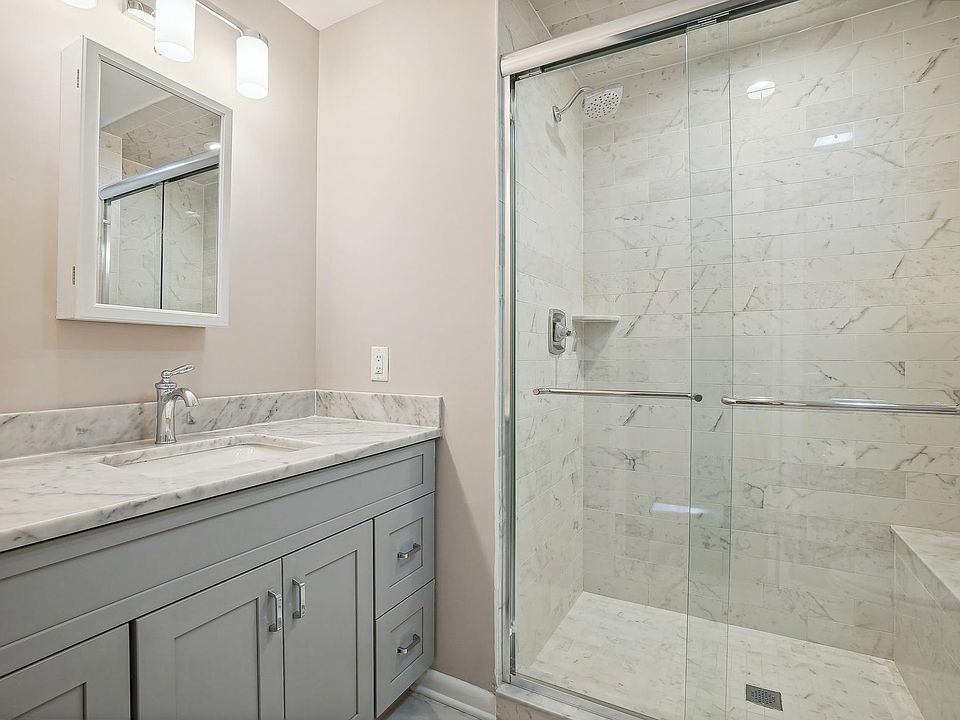 1st image of 133 Marion Dr