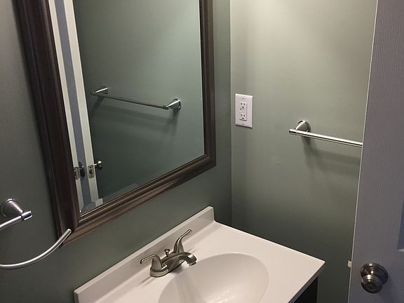 5th image of 151 Newington Ave APT 19