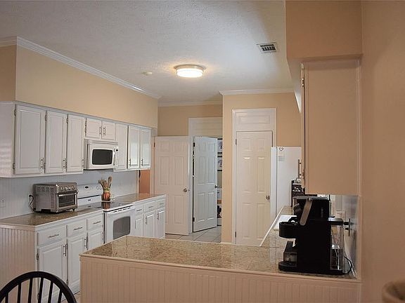 4th image of 8823 Oak Meadow Ct