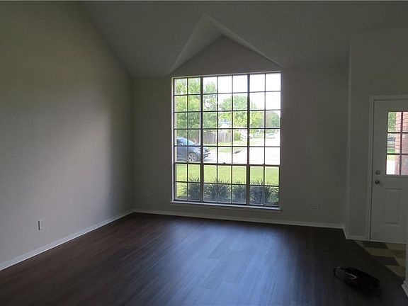 4th image of 407 W Custers Creek Bnd