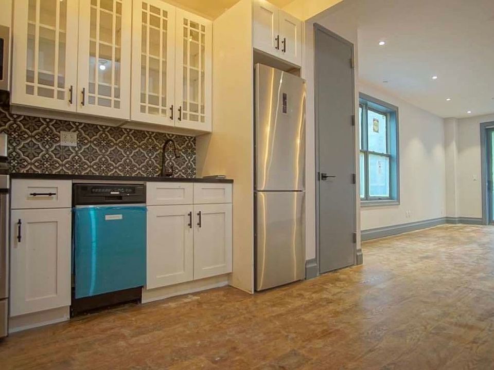 1st image of 264 Sullivan Pl #5