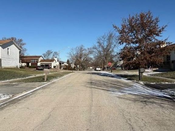 Exterior Neighborhood (street photo)