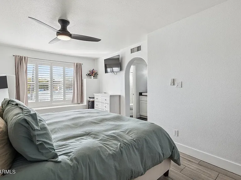 1025 E Highland Ave #6 — Photo 7