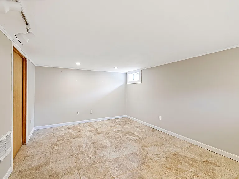 42 Neillian St — Photo 16