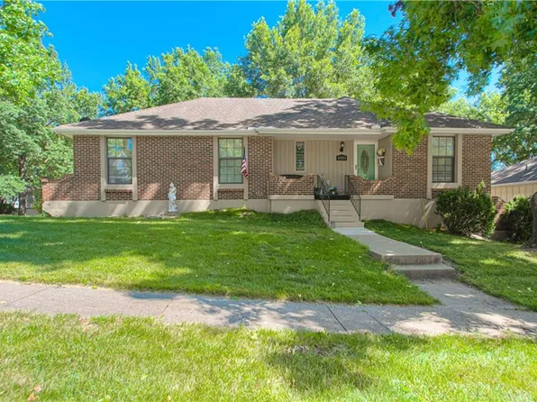 4901 S Kendall Dr, Independence, MO 64055