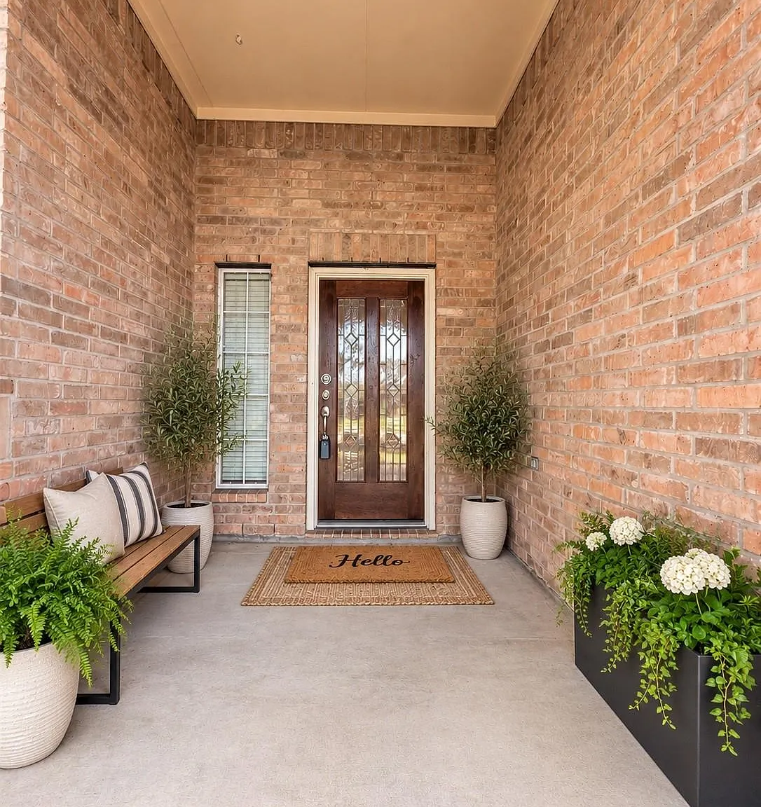 3 bed, 2451 sqft, $2,300 — Photo 2