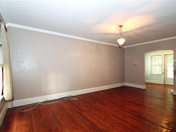 3rd image of 122 Niven St