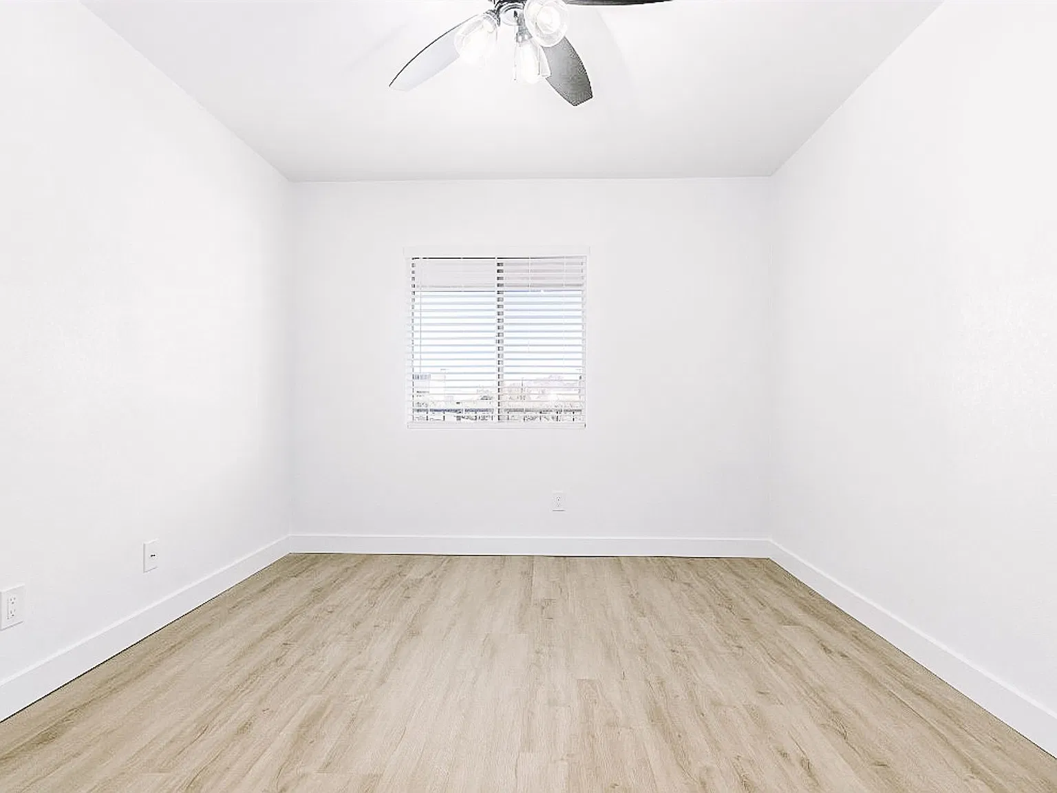 Newly Renovated 1 & 2 Bedroom homes with Modern Finishes — Photo 4