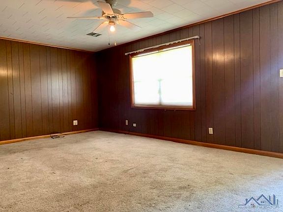 4th image of 303 Pecan Dr