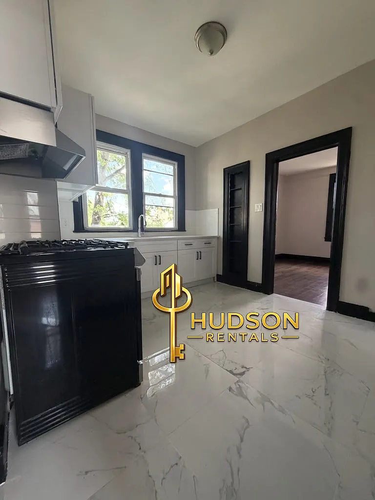 2 bed, 800 sqft, $1,895 — Photo 2
