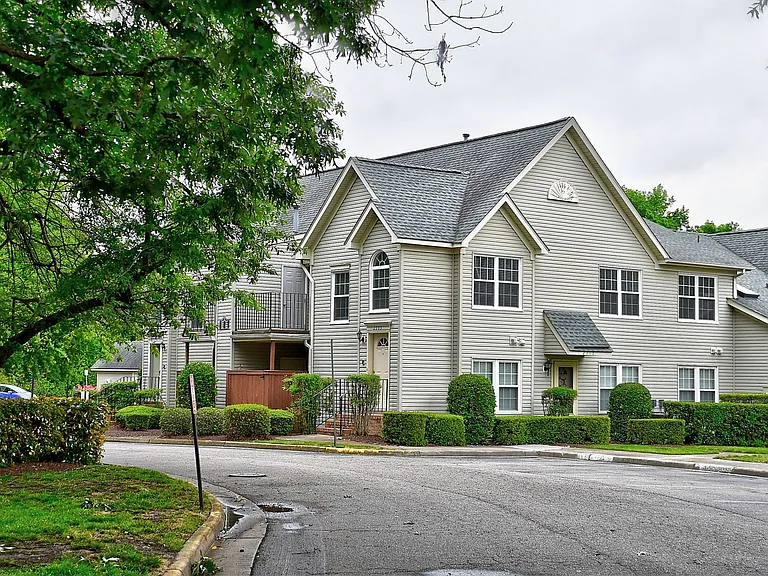 2393 London Pointe Dr — Photo 4