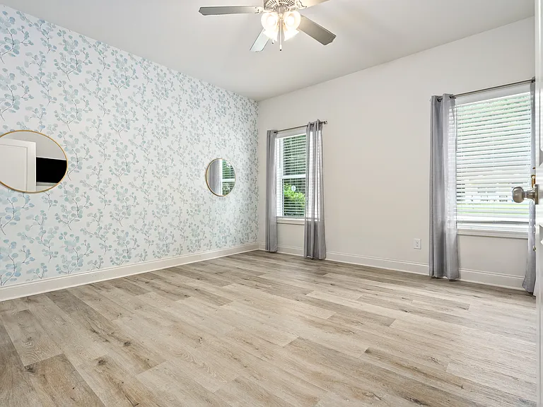 363 W Drake Ave — Photo 9