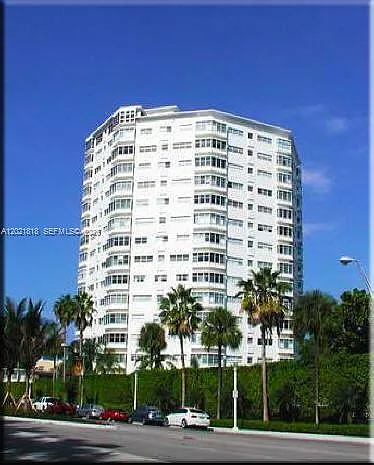 Octagon Towers I Condo — Photo 2