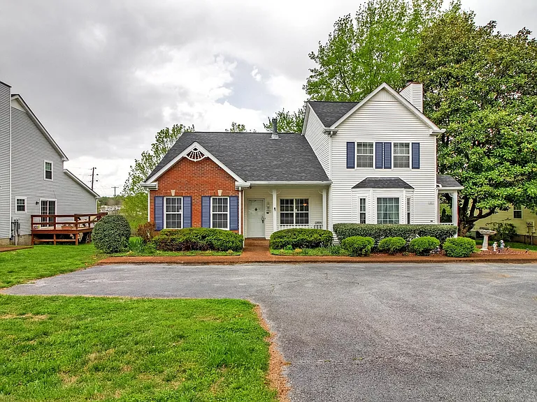 1215 Carriage Park Dr — Photo 20