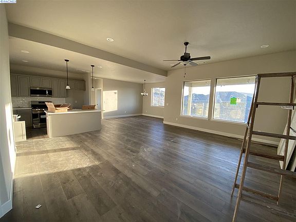 3rd image of 642 Titan Ave