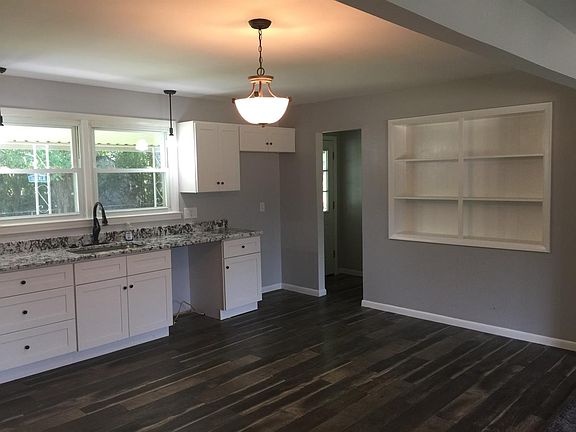 4th image of 805 Marcia Dr