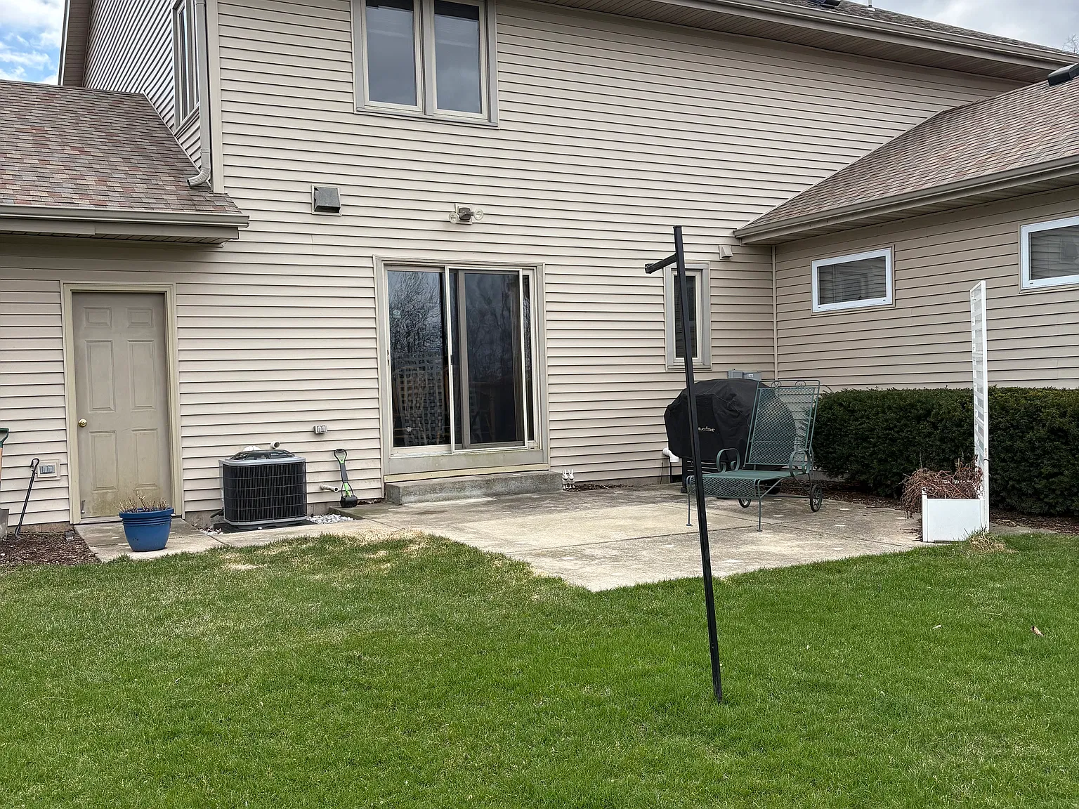 3 bed, 2.5 bath, 1600 sqft, $2,750 — Photo 3