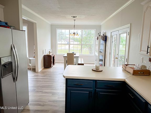 4th image of 17488 Lake Breeze Dr