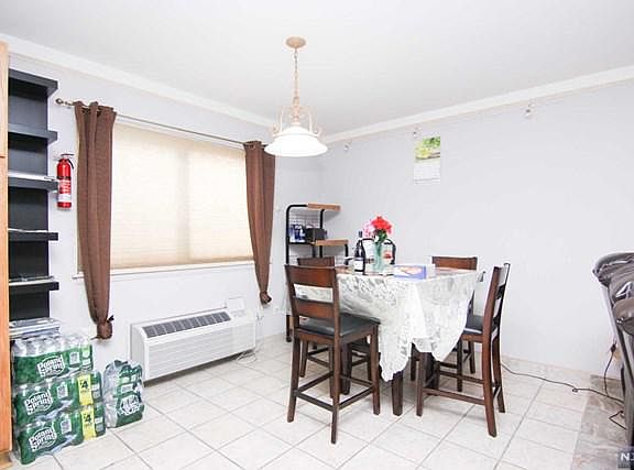 4th image of 137 Heckel St #A1
