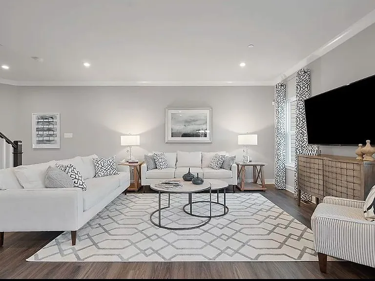 Plaza Townhomes — Photo 4